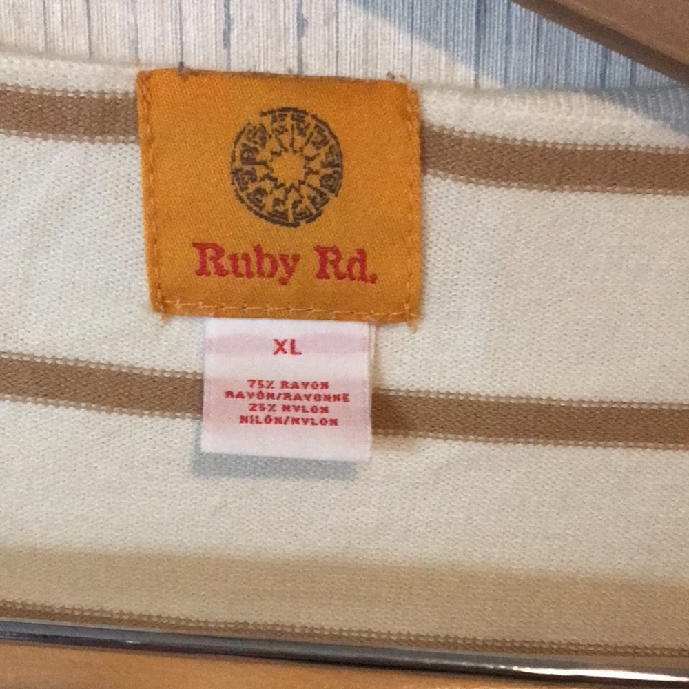 Ruby Rd top - Picture 3 of 4